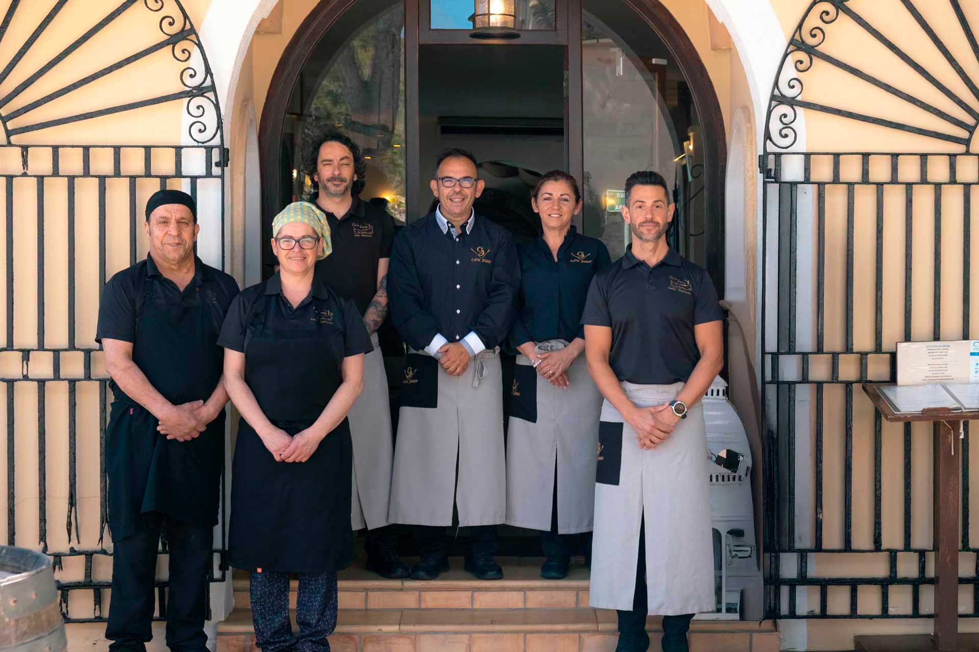 equipo-canjosep33 Restaurante típico mallorquín en el puerto de pollensa
